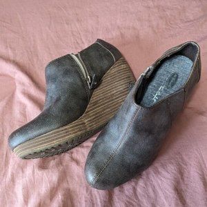 Women's Dr Scholls Wedge heel Brown Leather Bootie, side zip shoes, Size 7.5 M